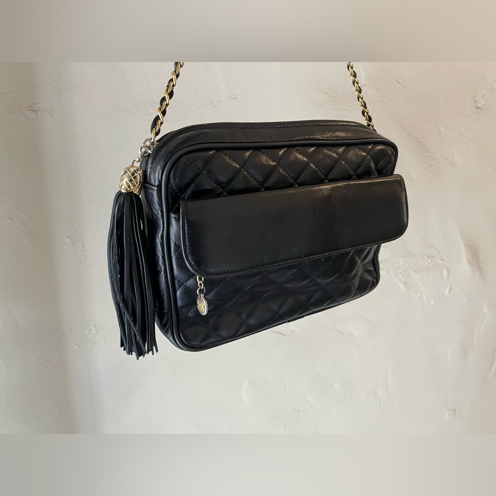 Chic Black Quilted Shoulder Bag with Gold Chain - Picture 4 of 9